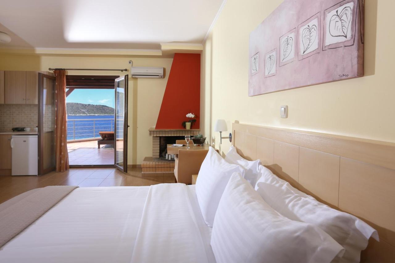 Faros Luxury Suites Marathopoli Dış mekan fotoğraf