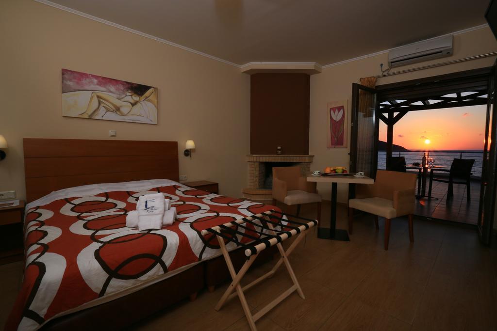 Faros Luxury Suites Marathopoli Dış mekan fotoğraf