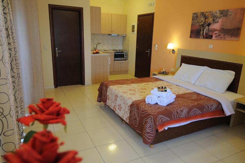 Faros Luxury Suites Marathopoli Oda fotoğraf