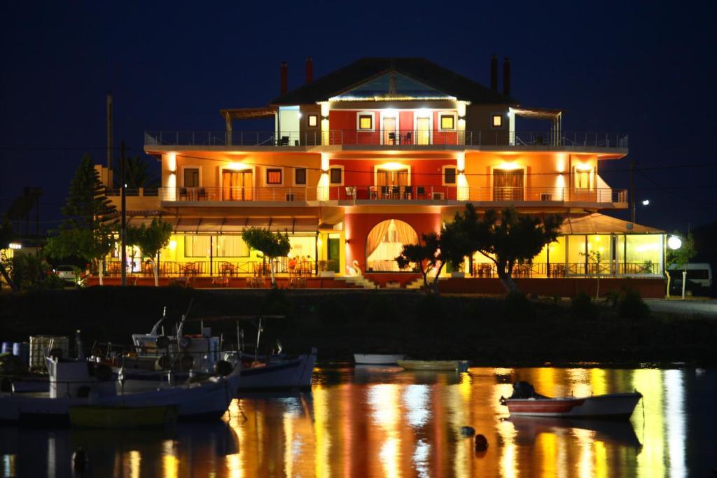 Faros Luxury Suites Marathopoli Dış mekan fotoğraf